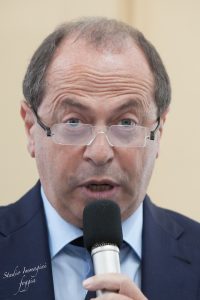 5a153cdd 9816 40c0 8782 91de763bf93f